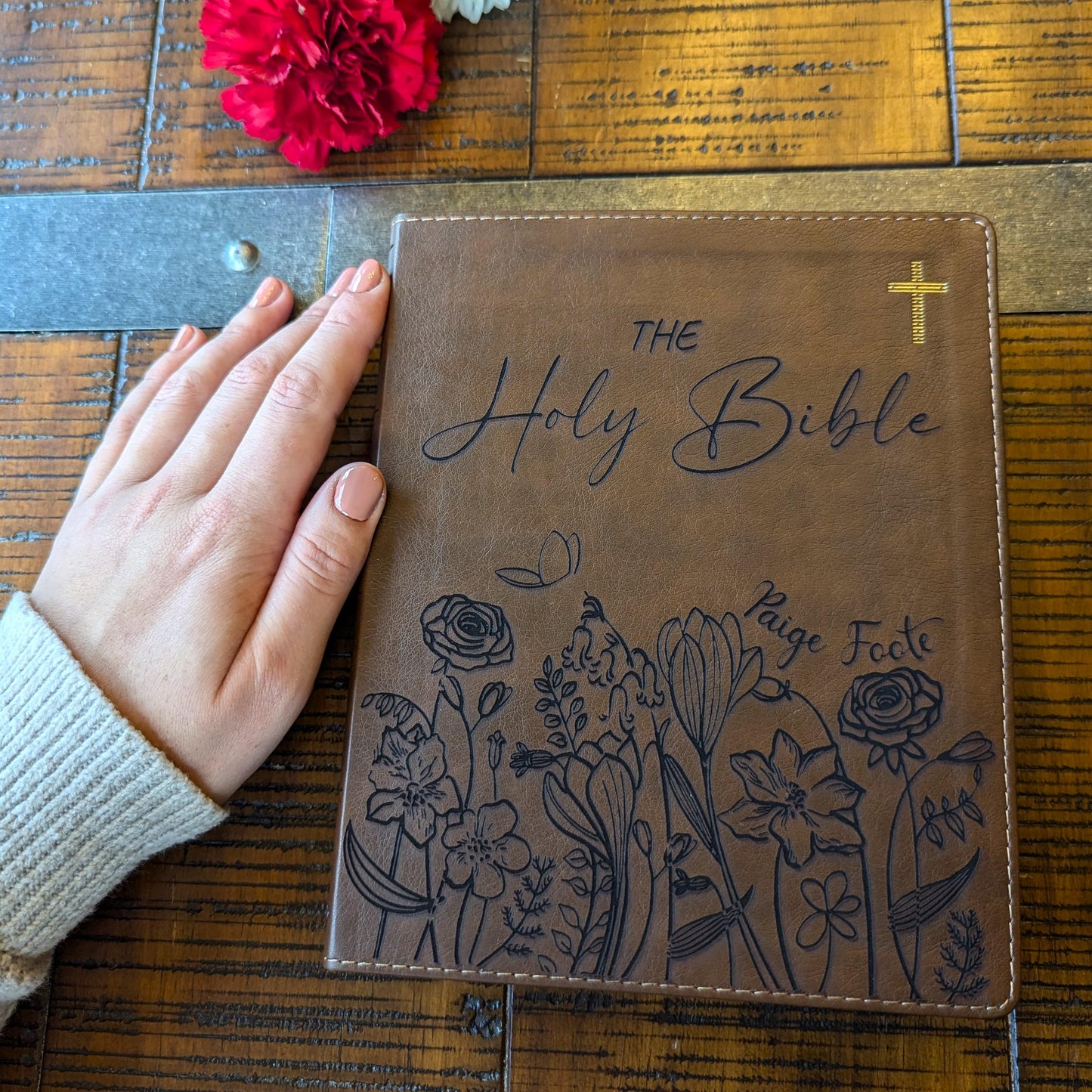 Personalized NIV Journaling Bible | New International Version | Custom Engraved Name | Easy-to-read Study Bible | Flowers Christian Gift