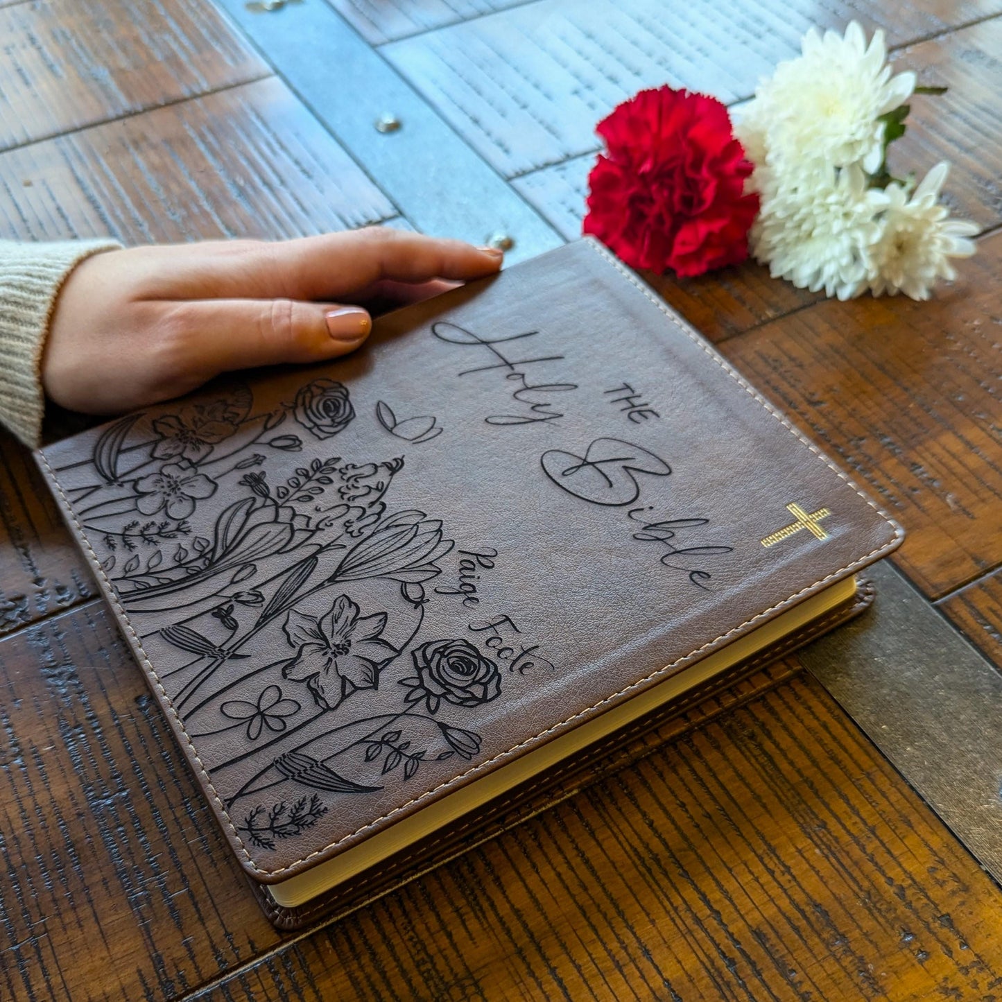 Personalized NIV Journaling Bible | New International Version | Custom Engraved Name | Easy-to-read Study Bible | Flowers Christian Gift